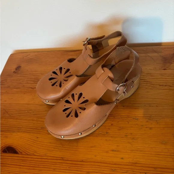 Zara girls clogs size‎ 32 ( big girls 1)